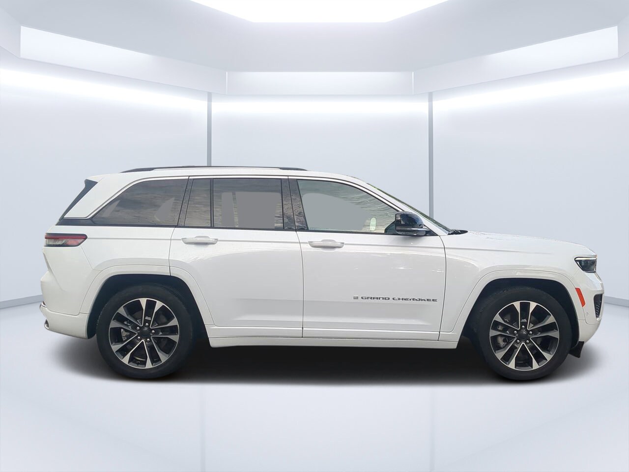 2023 Jeep Cherokee Overland 4xe photo 2