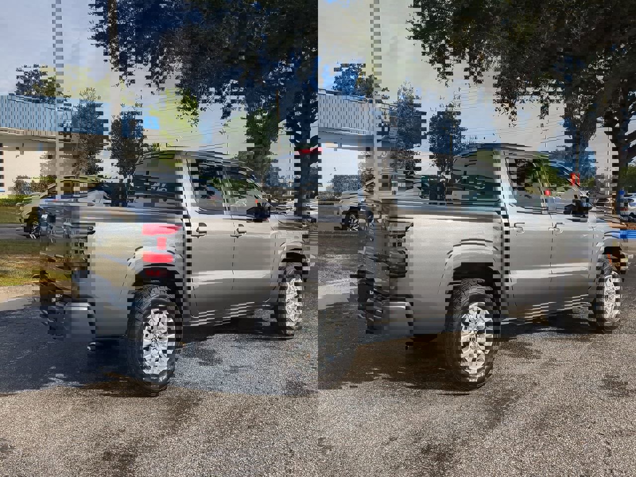 2024 Nissan Frontier SV photo 4
