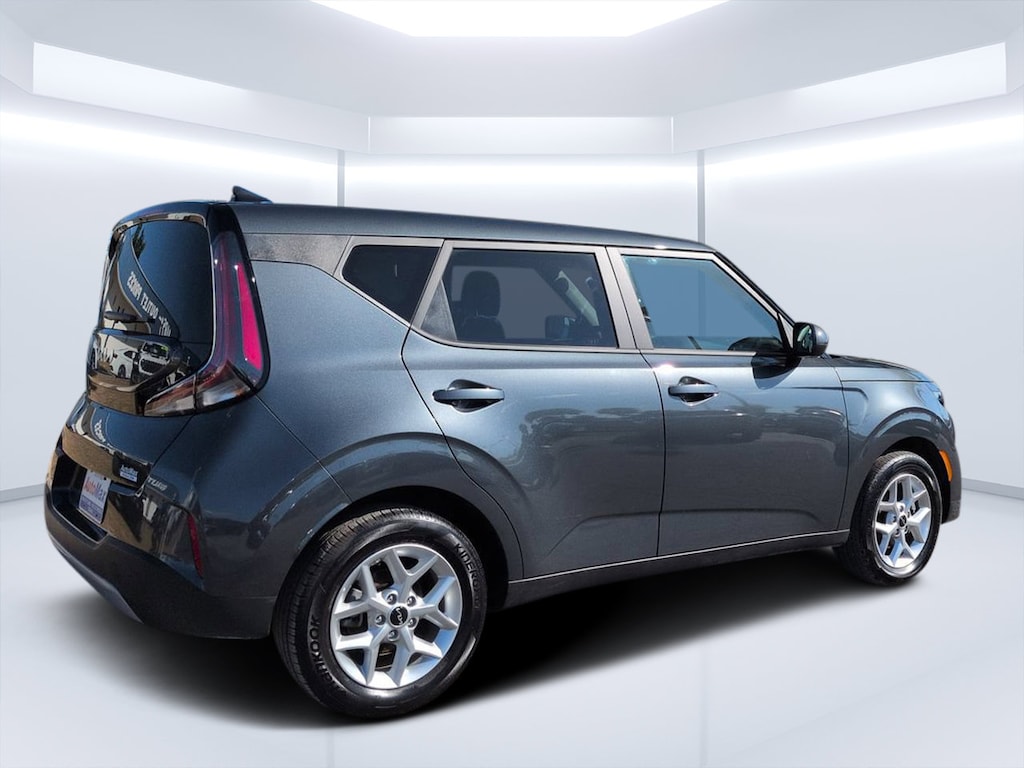 Used 2025 Kia Soul LX Hatchback