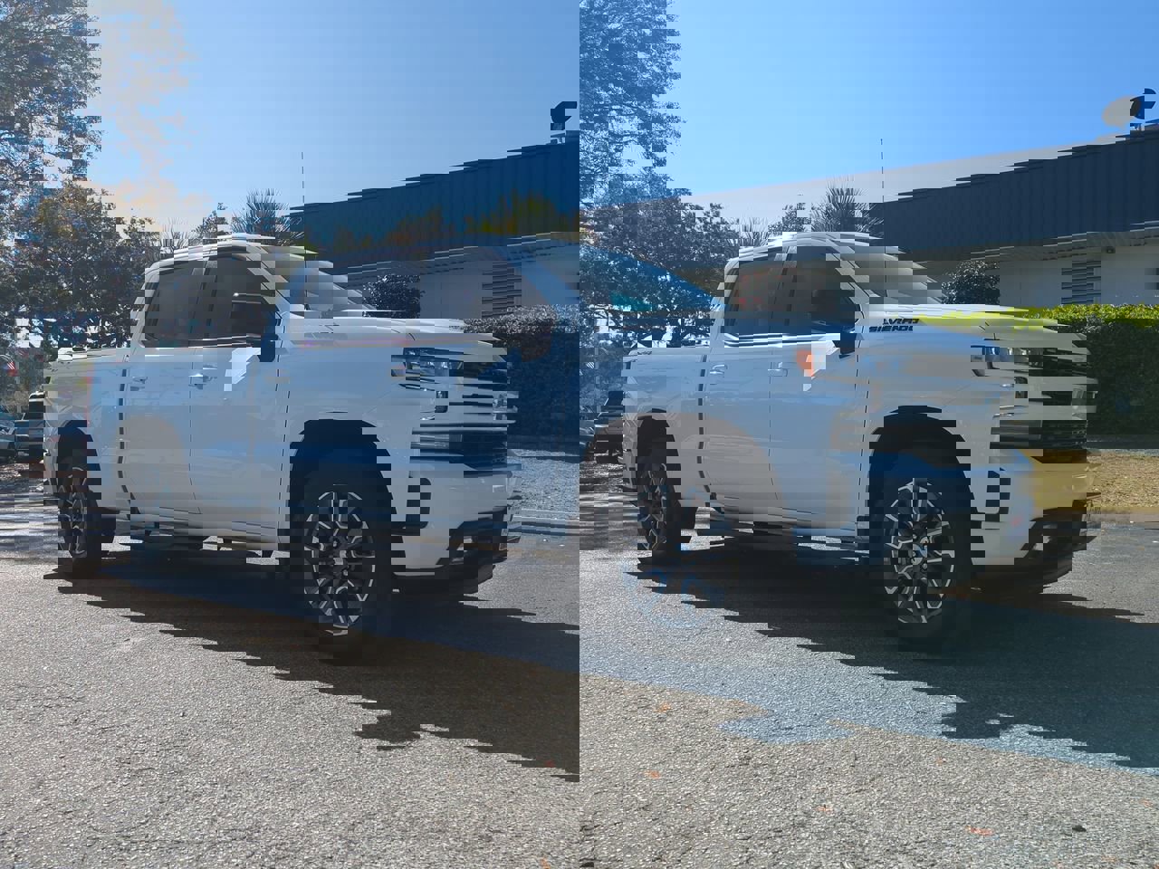 2022 Chevrolet Silverado 1500 RST photo 2