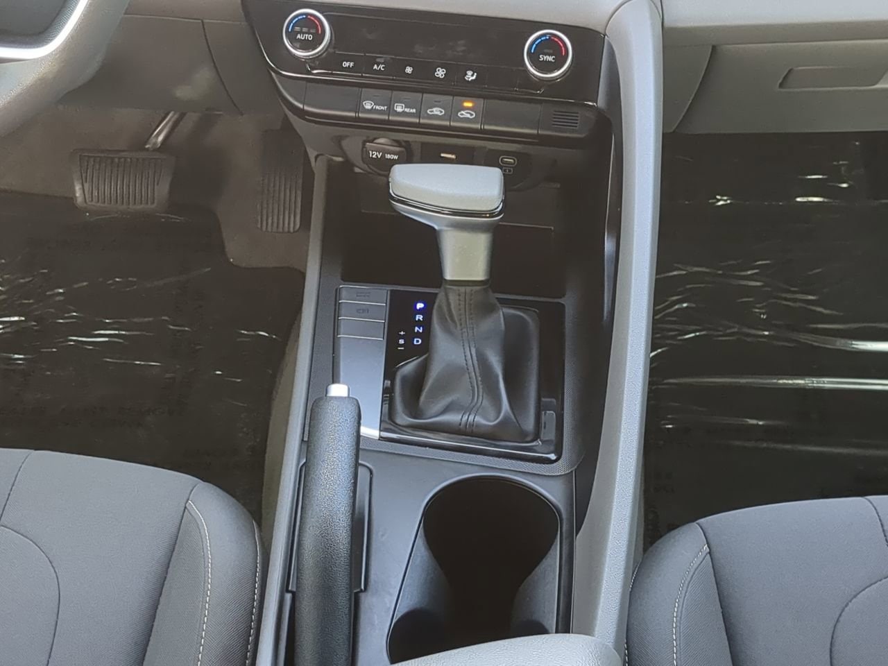 2024 Hyundai Elantra SEL - Photo 17