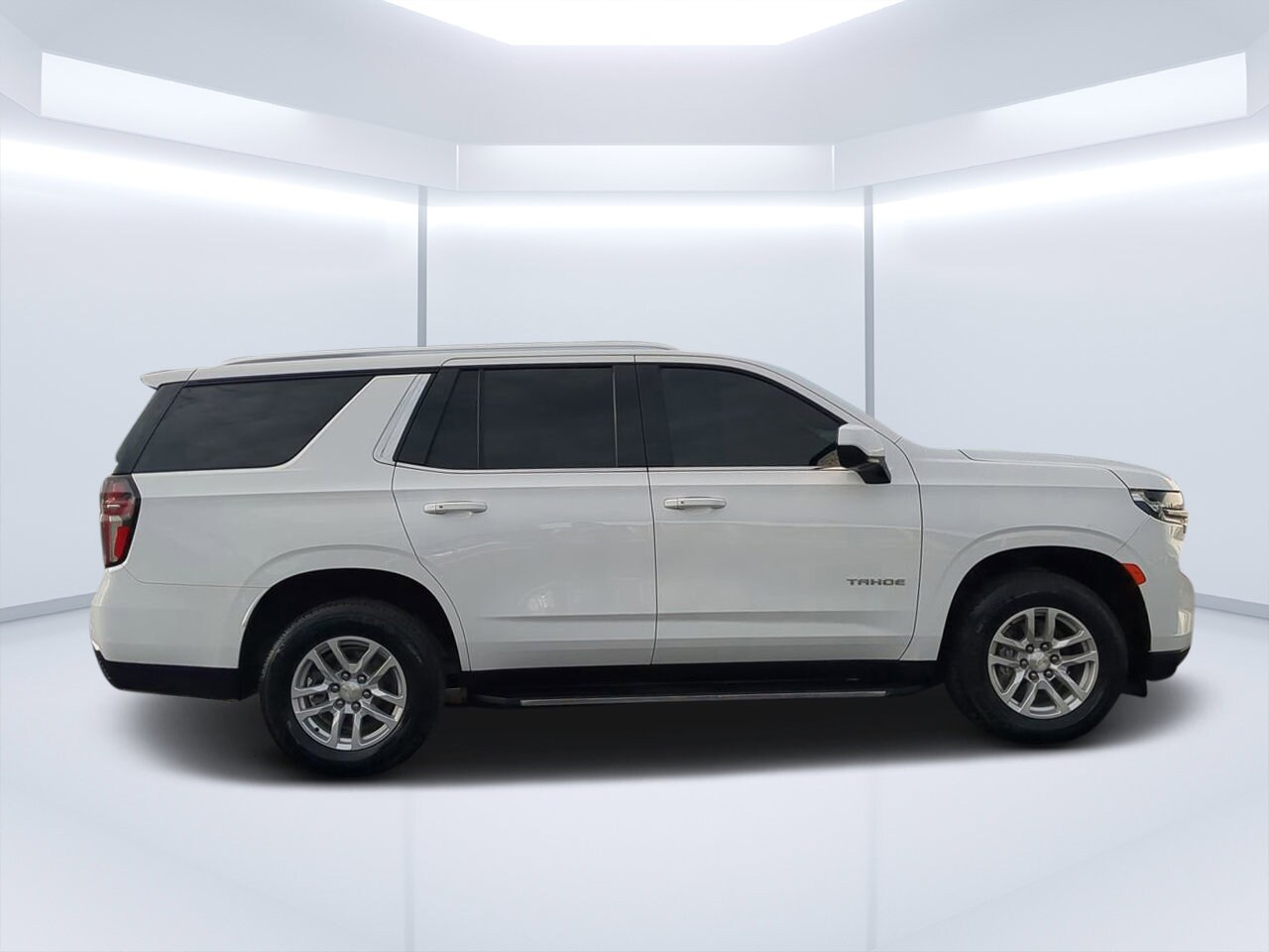 2021 Chevrolet Tahoe LT photo 2