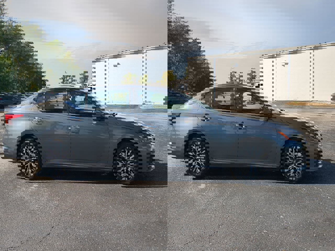 2023 Nissan Altima 2.5 SV photo 3