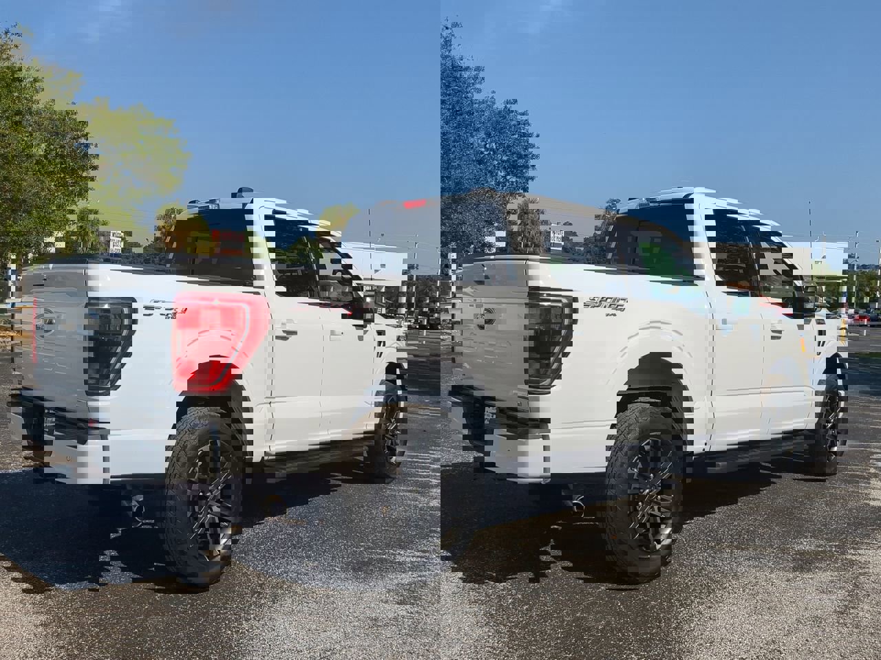 2022 Ford F-150 XLT photo 4