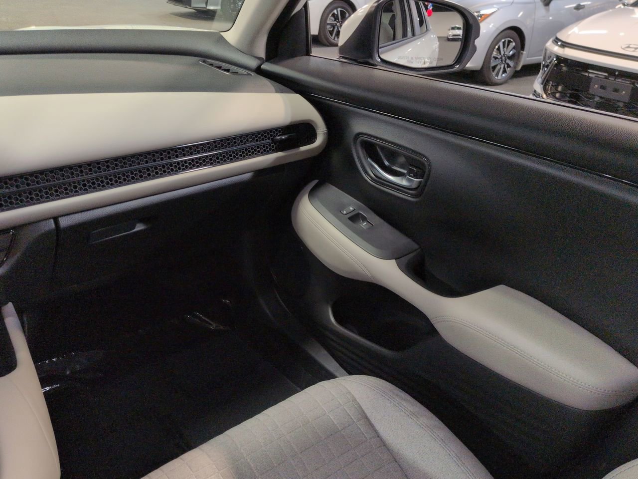 2026 Honda HR-V LX - Photo 16