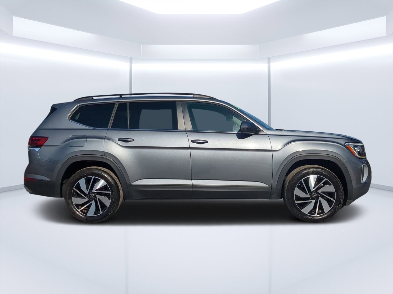 2025 Volkswagen Atlas SE Technology photo 2