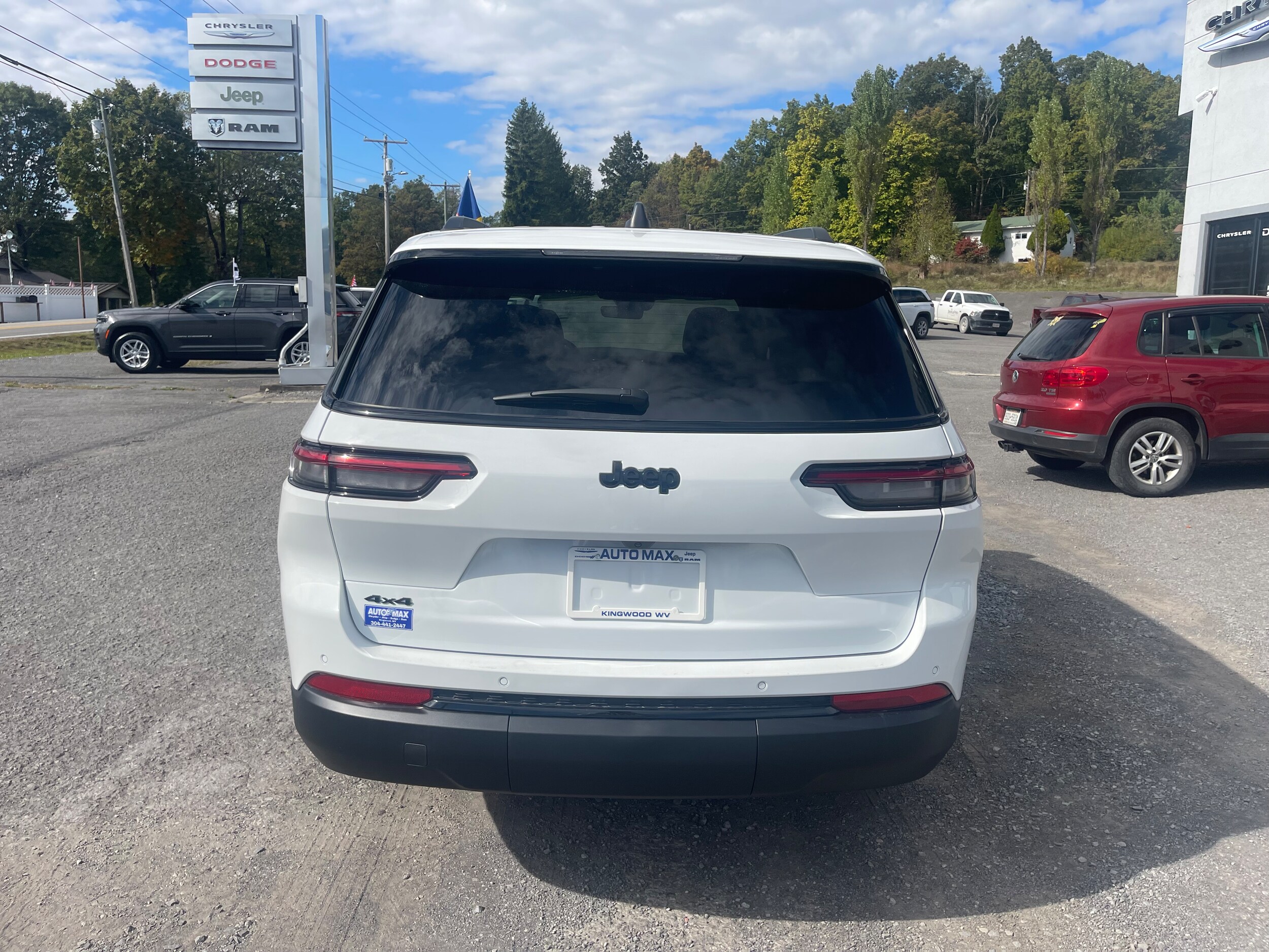 2025 Jeep Grand Cherokee Altitude photo 2