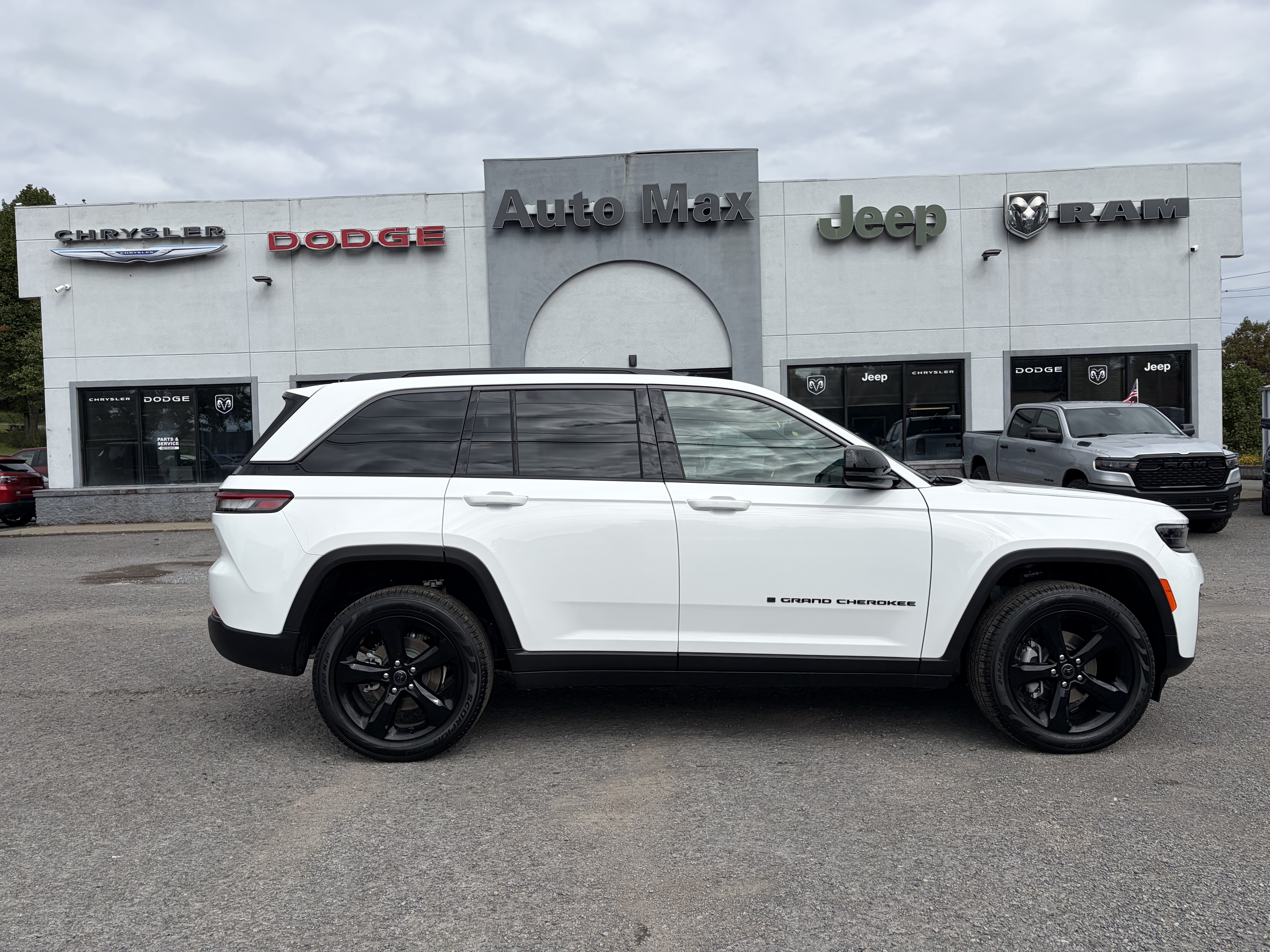  Jeep Grand Cherokee L 3 Row