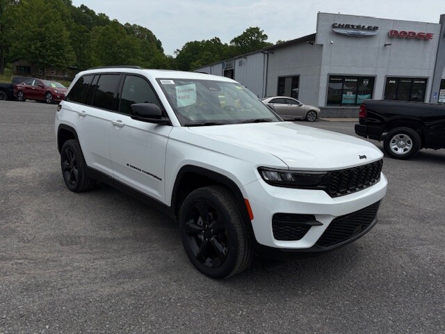 2025 Jeep Grand Cherokee Altitude photo 2