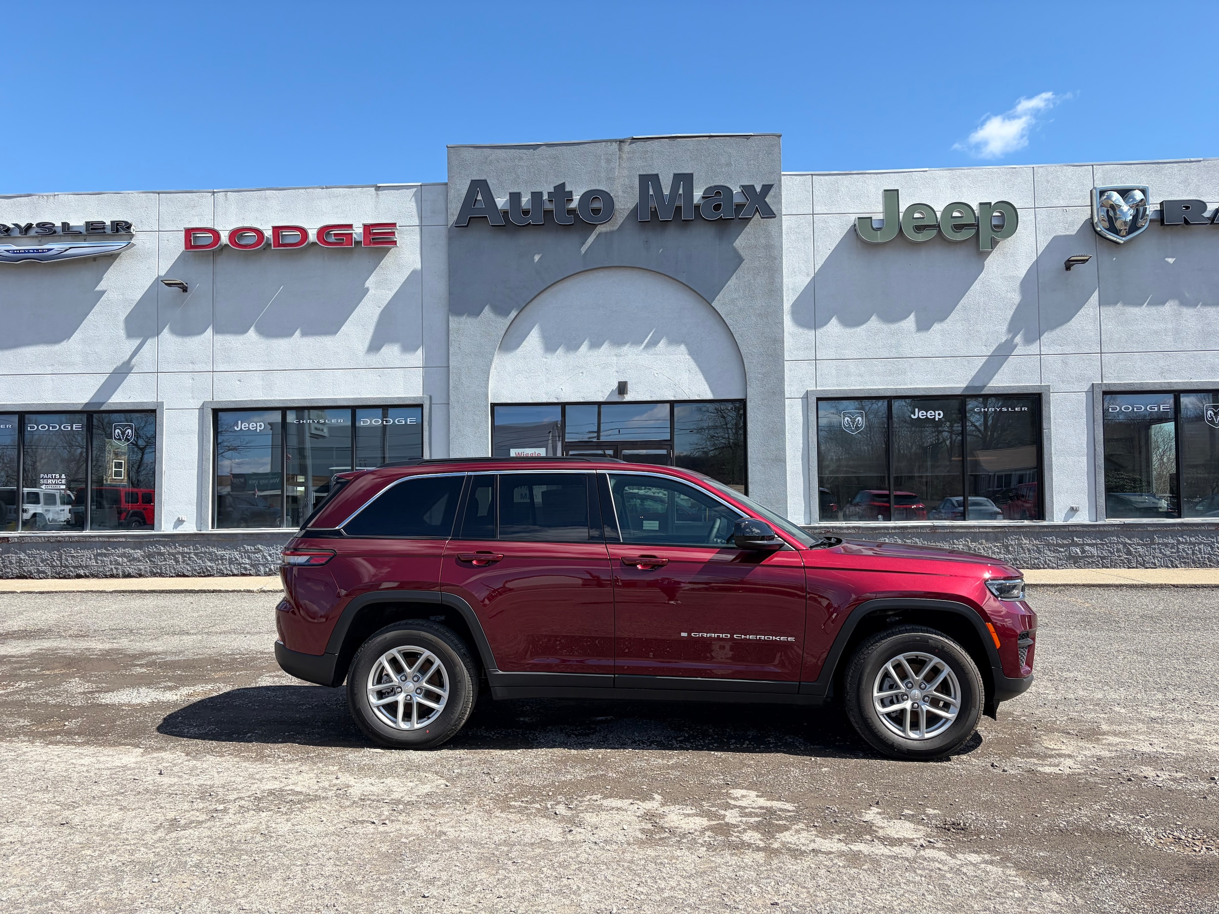 2026 Jeep Grand Cherokee Laredo