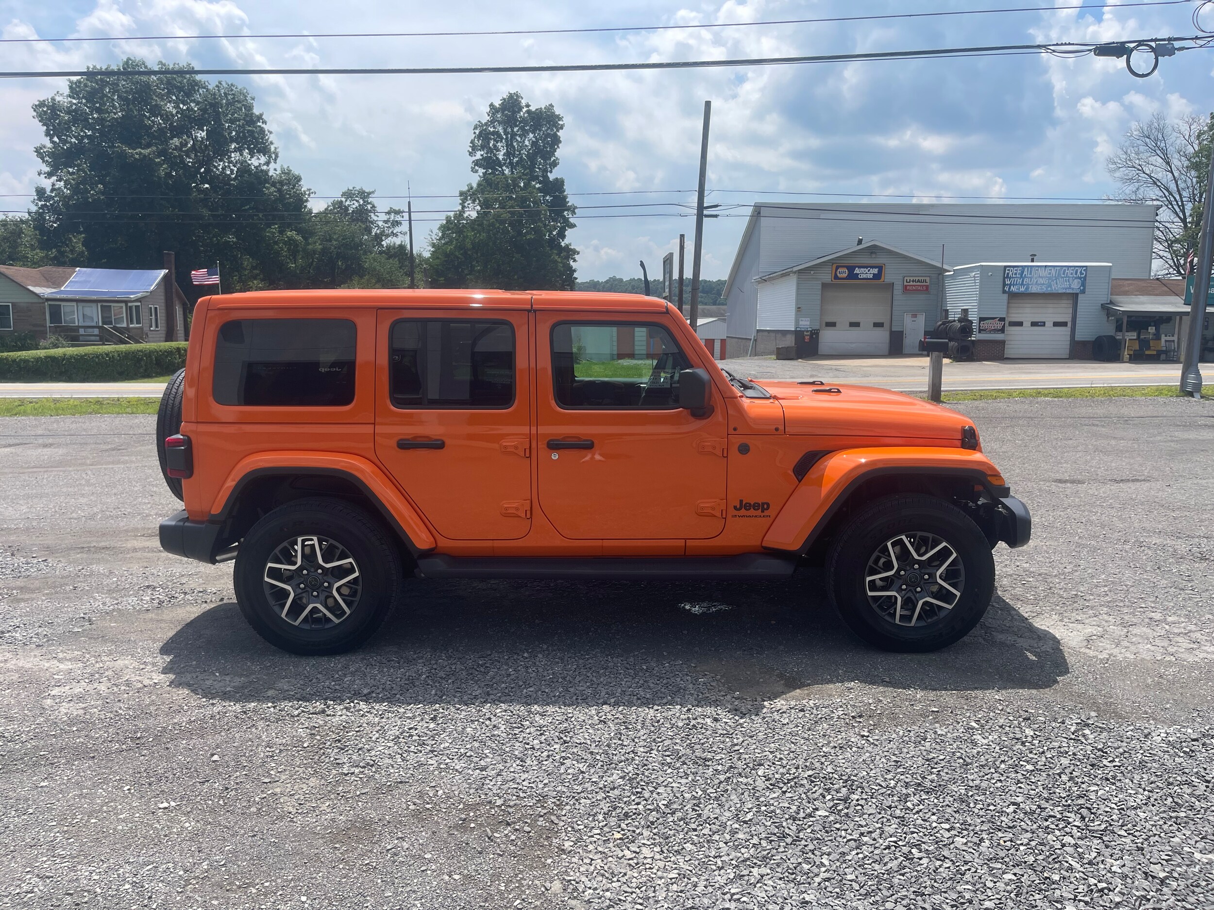 2025 Jeep Wrangler Sahara photo 2
