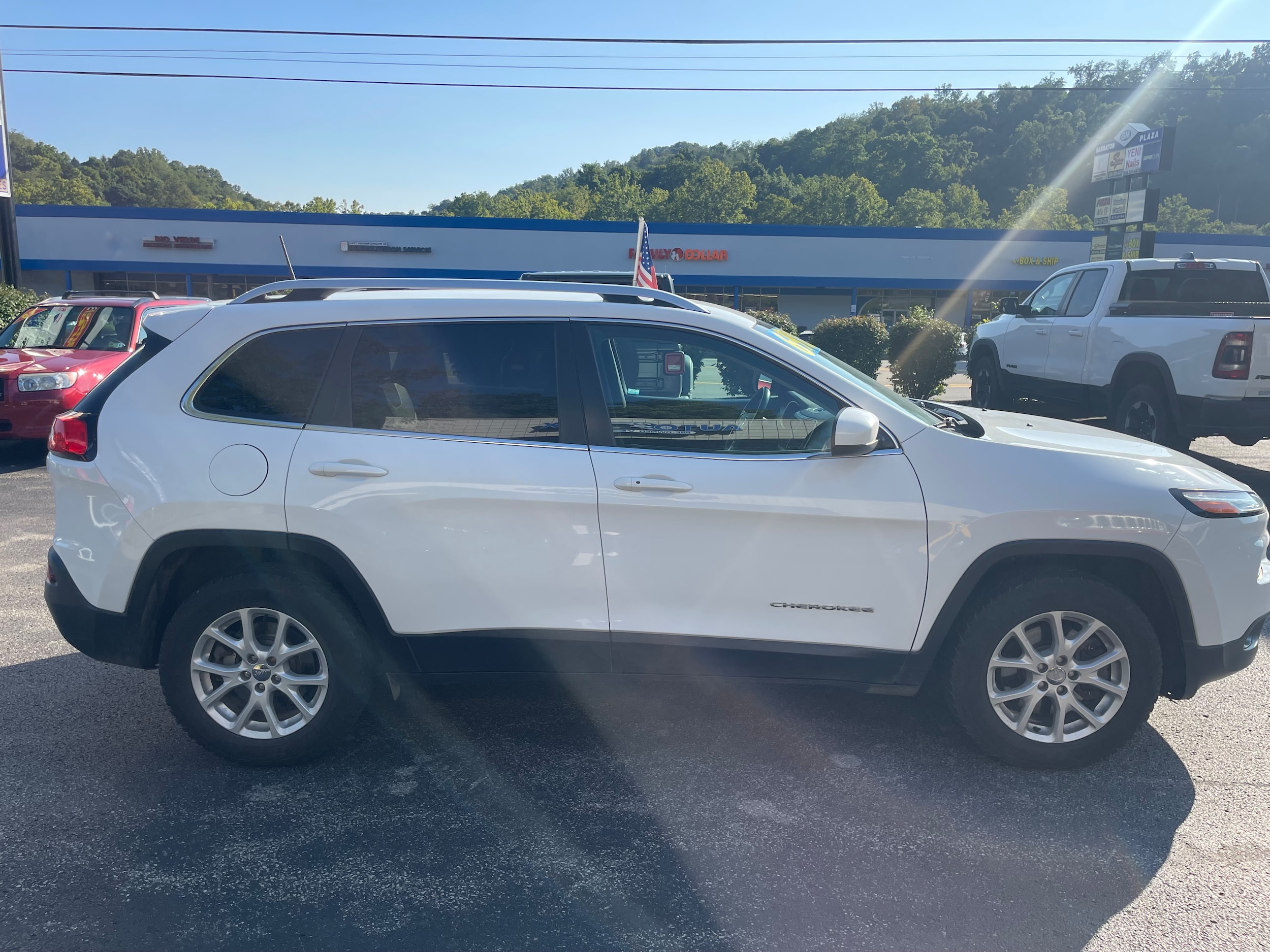 Used 2018 Jeep Cherokee Latitude Plus with VIN 1C4PJMLB5JD575737 for sale in Kingwood, WV