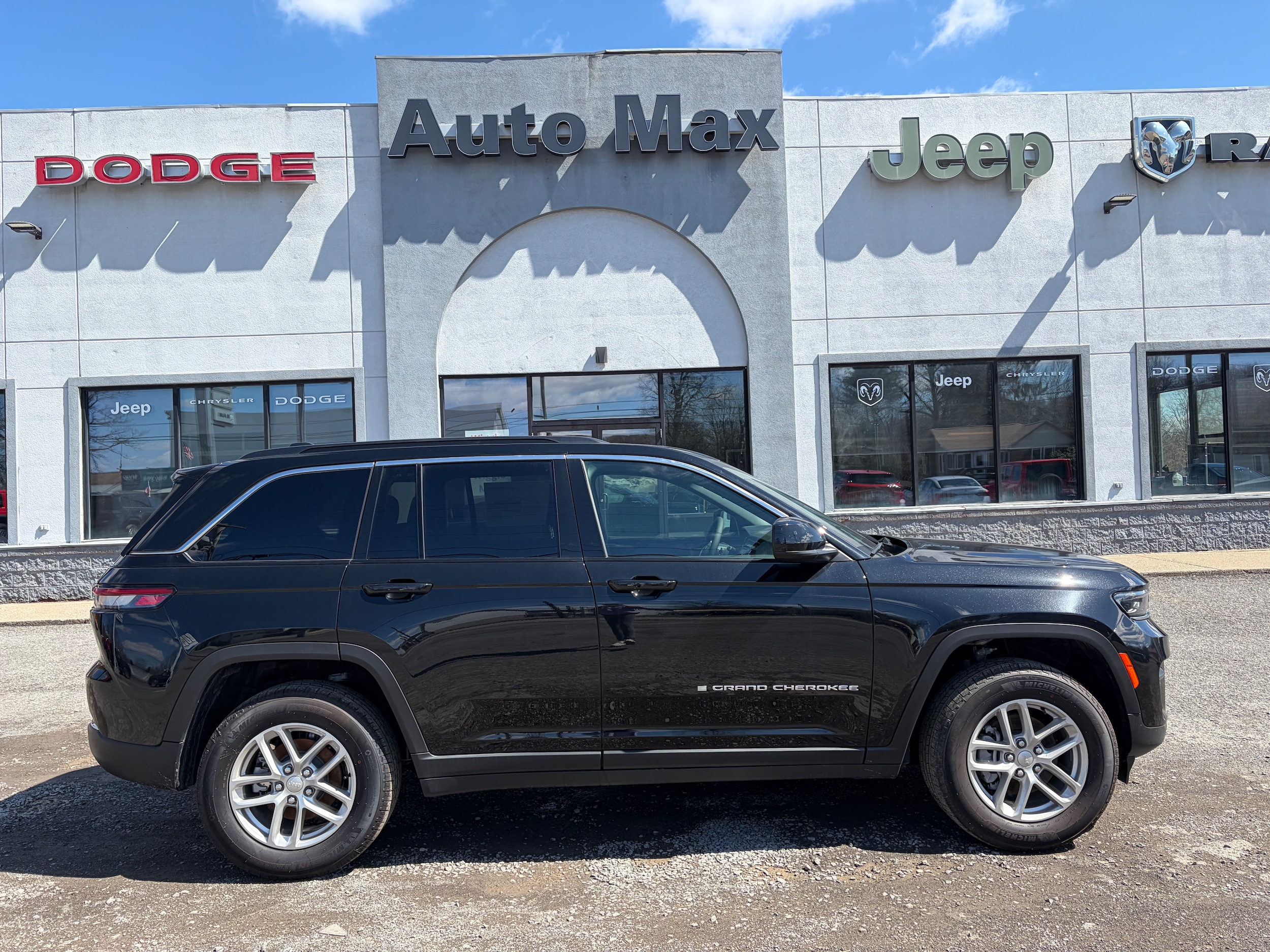 2026 Jeep Grand Cherokee Laredo