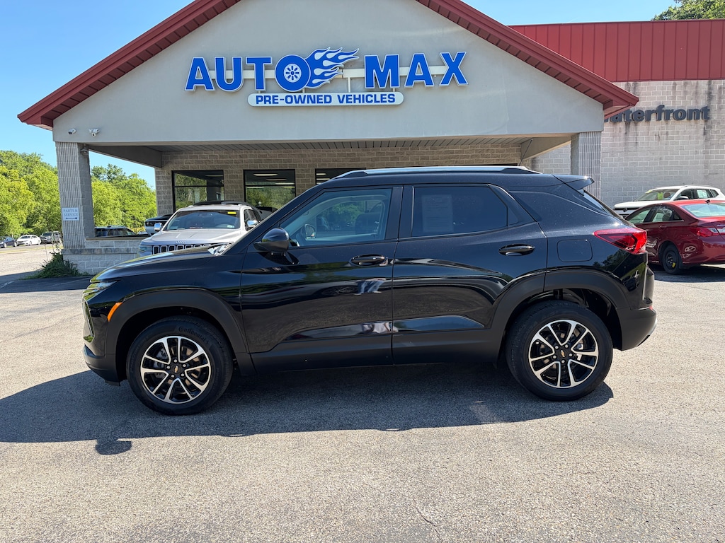Used 2025 Chevrolet Trailblazer LT SUV