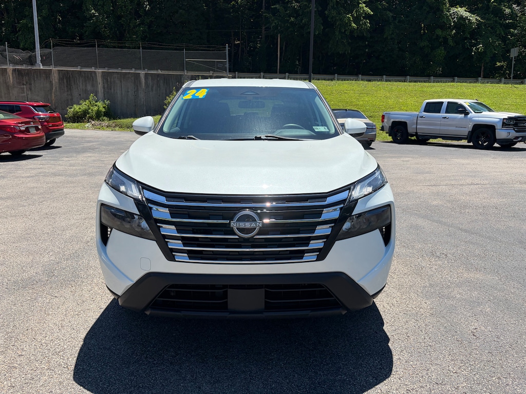 Used 2024 Nissan Rogue SV SUV