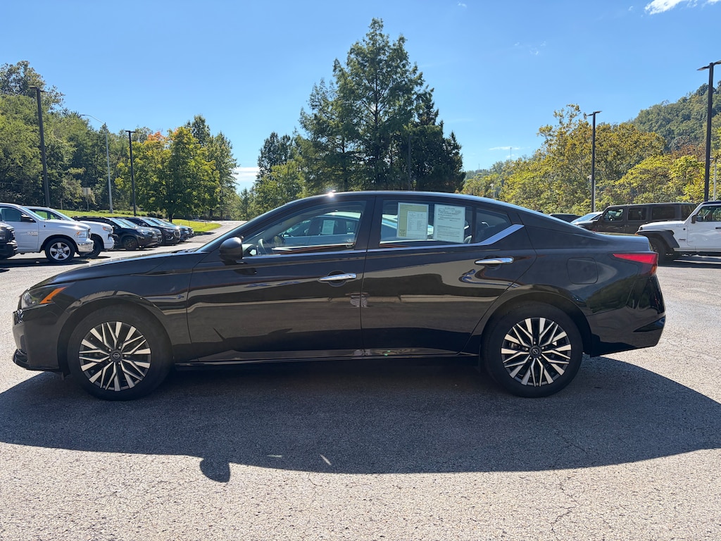 Used 2025 Nissan Altima SV Sedan