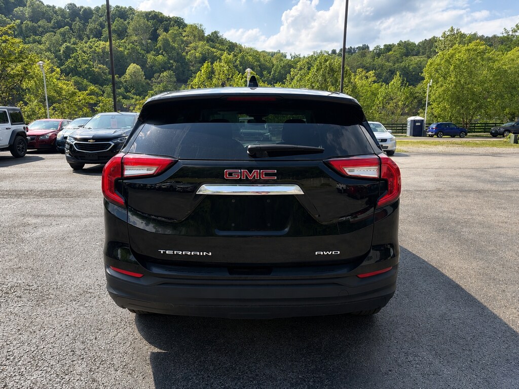 Used 2024 GMC Terrain SLE SUV