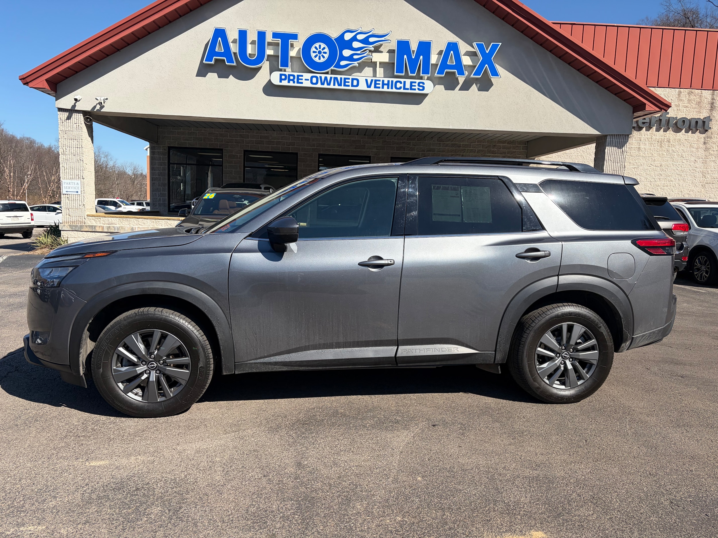 2023 Nissan Pathfinder SV 4WD's photo
