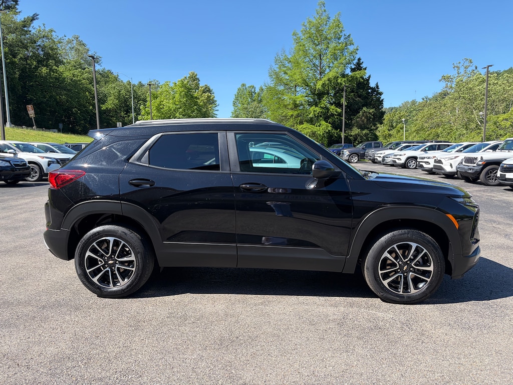 Used 2025 Chevrolet Trailblazer LT SUV