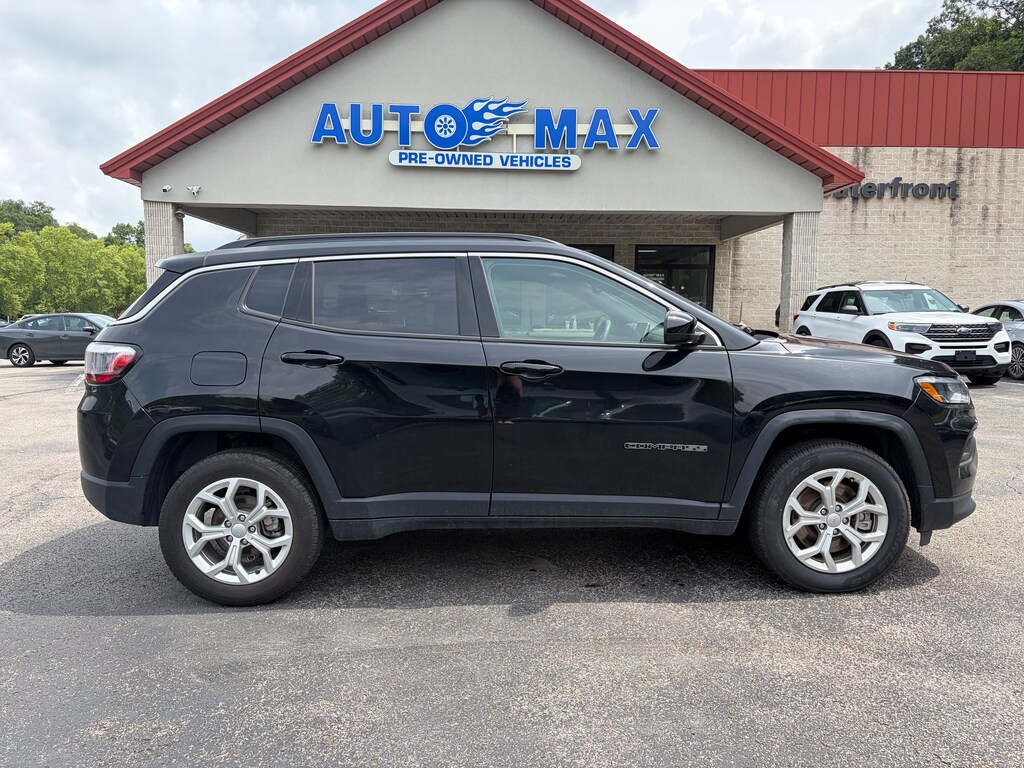 Used 2024 Jeep Compass Latitude SUV