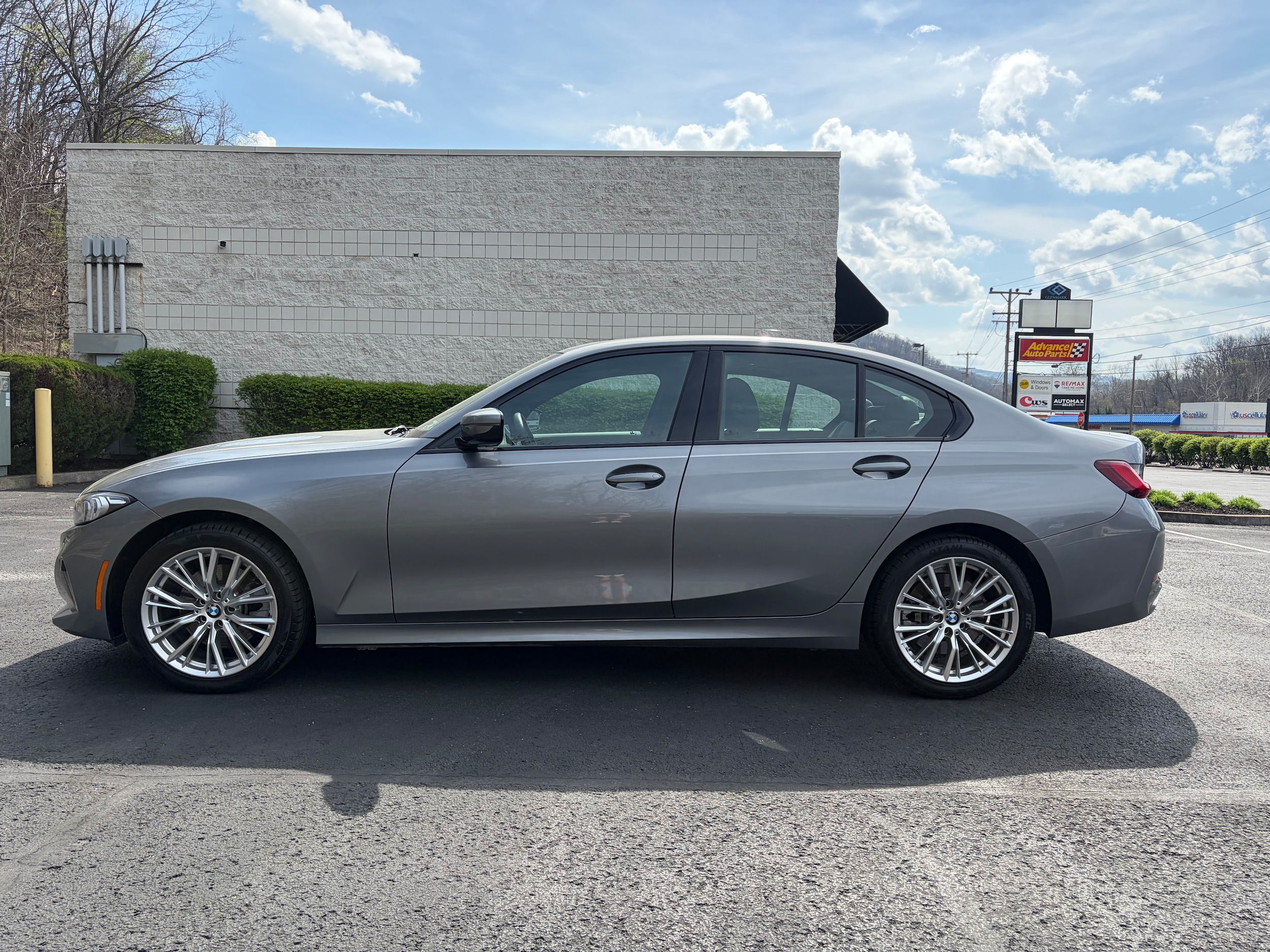 2023 BMW 3 Series 330i xDrive Sedan's photo