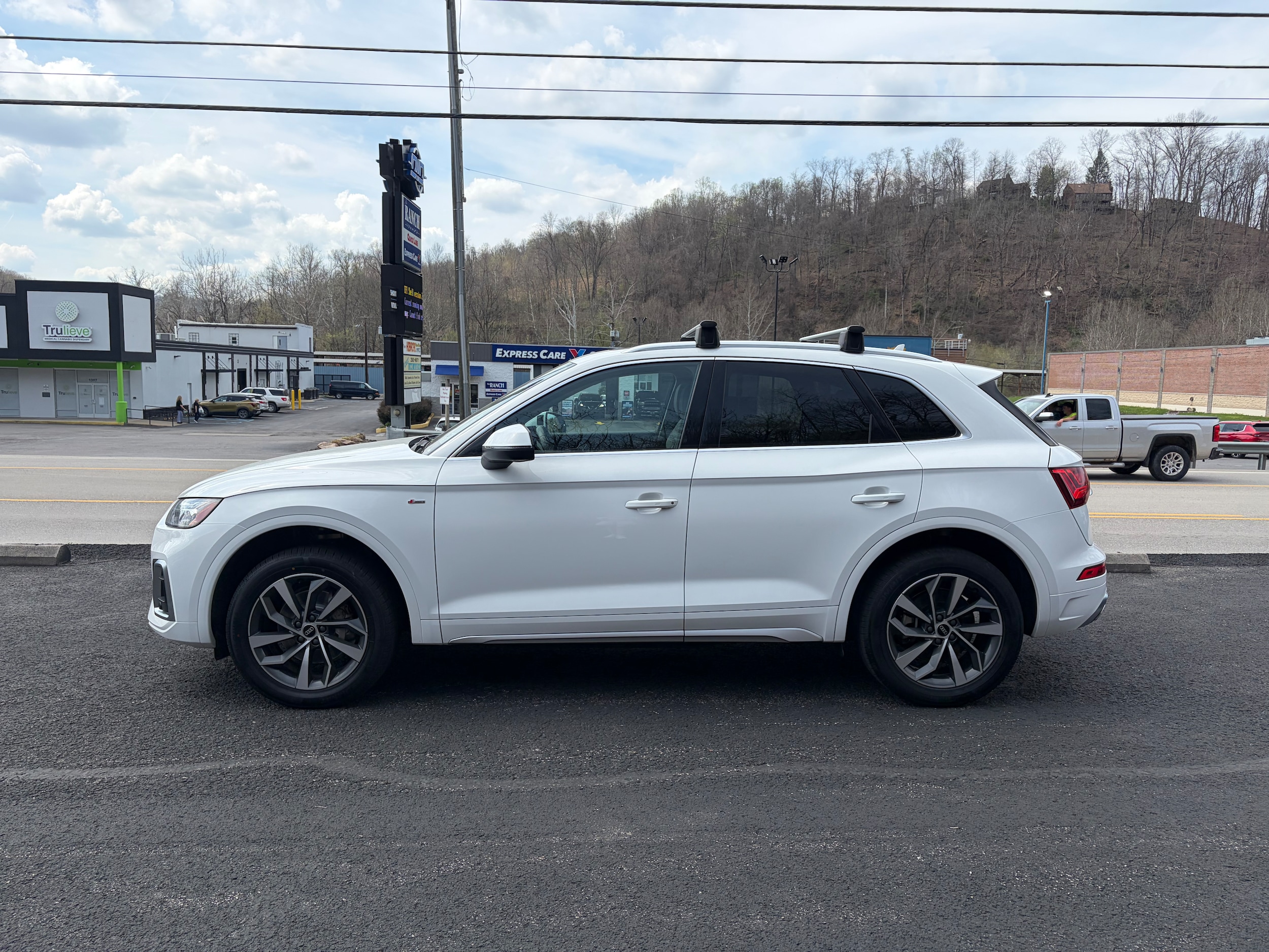 2024 Audi Q5 45 Premium Plus's photo