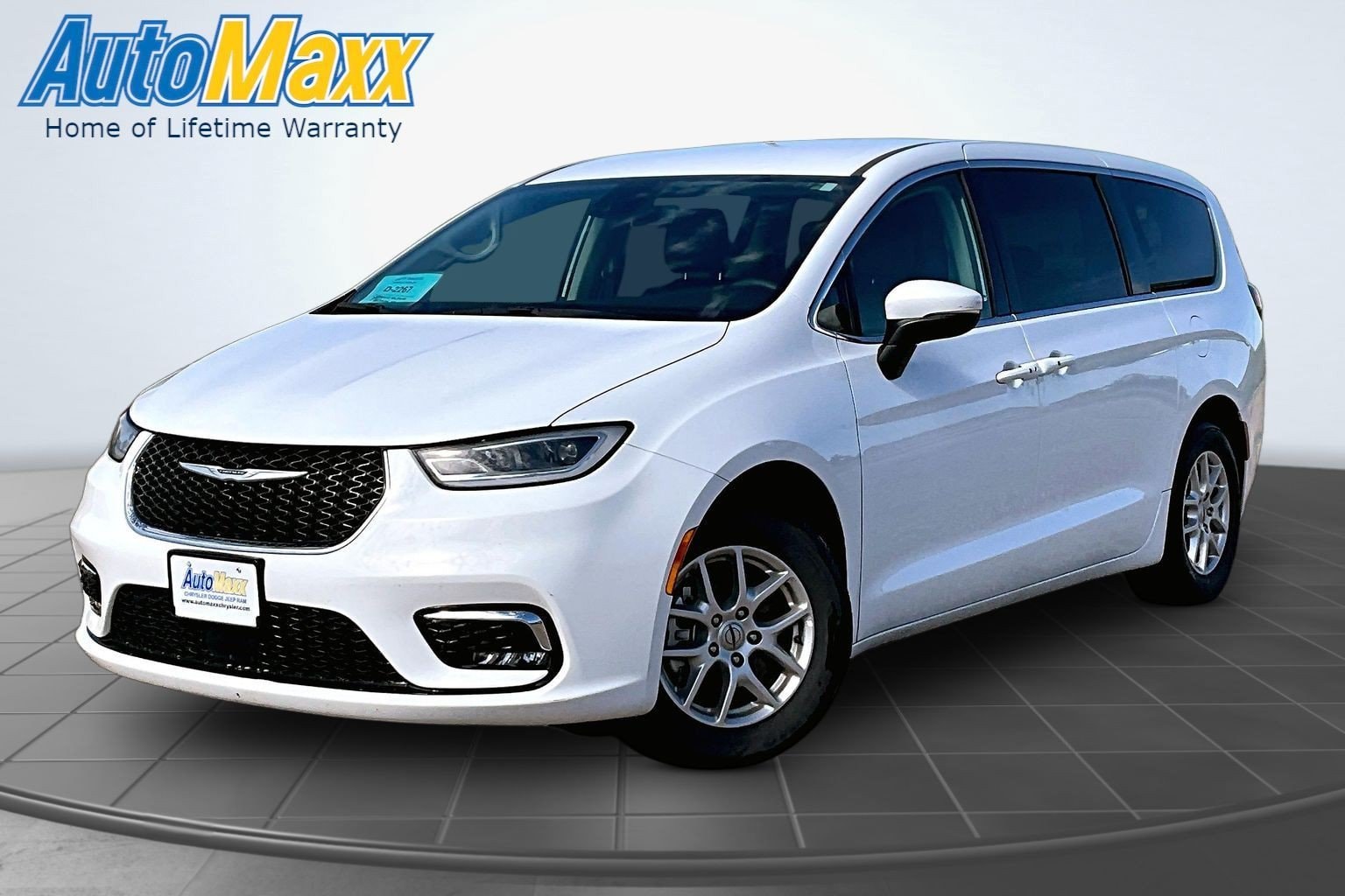 2023 Chrysler Pacifica Touring L's photo