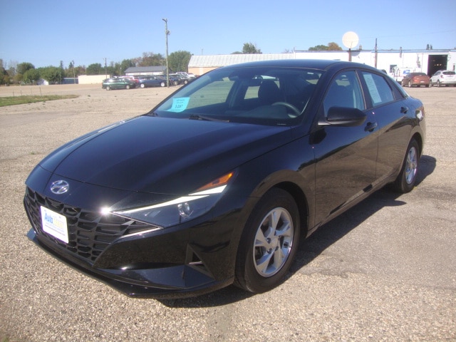 2023 Hyundai Elantra SE