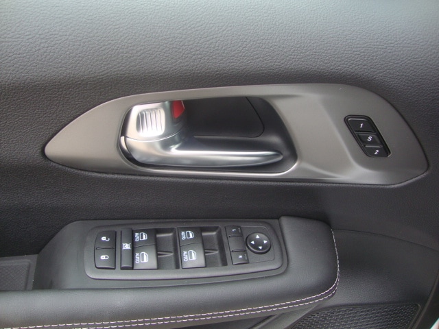 2026 Chrysler Pacifica Select - Photo 7