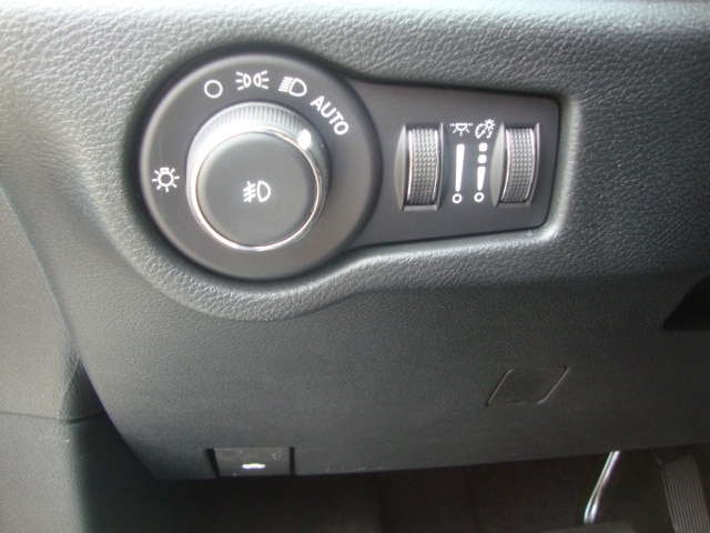 2026 Chrysler Pacifica Select - Photo 8