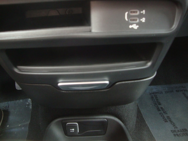 2026 Chrysler Pacifica Select - Photo 10