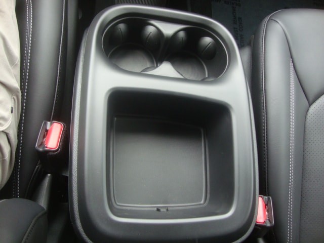2026 Chrysler Pacifica Select - Photo 9
