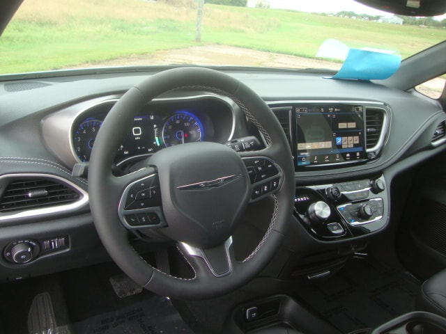 2026 Chrysler Pacifica Select - Photo 46