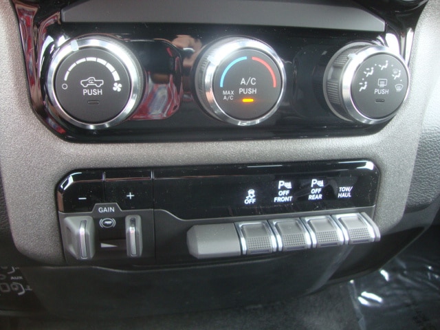 2025 RAM 1500 Tradesman - Photo 14