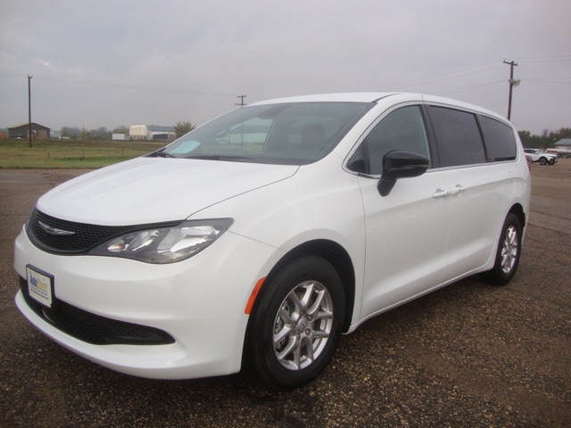 2026 Chrysler Voyager LX's photo