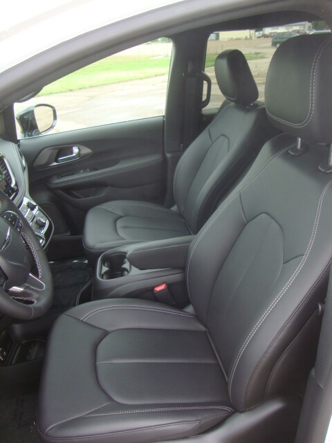 2026 Chrysler Pacifica Select - Photo 47