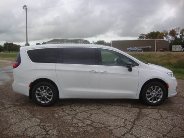2026 Chrysler Pacifica Select - Photo 55