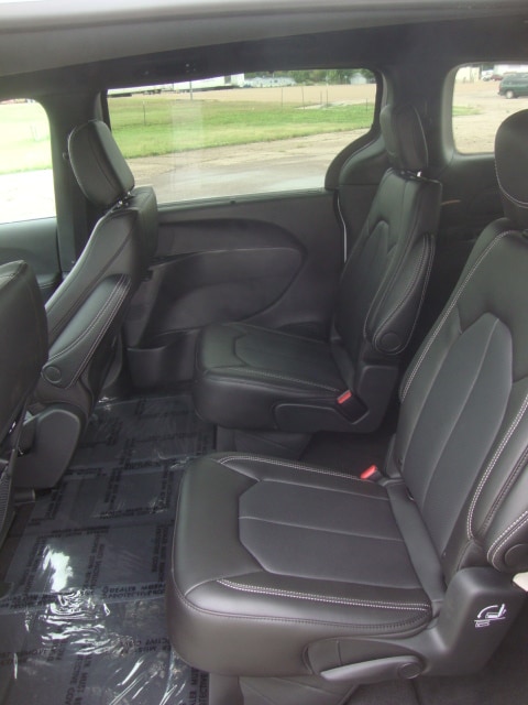 2026 Chrysler Pacifica Select - Photo 48