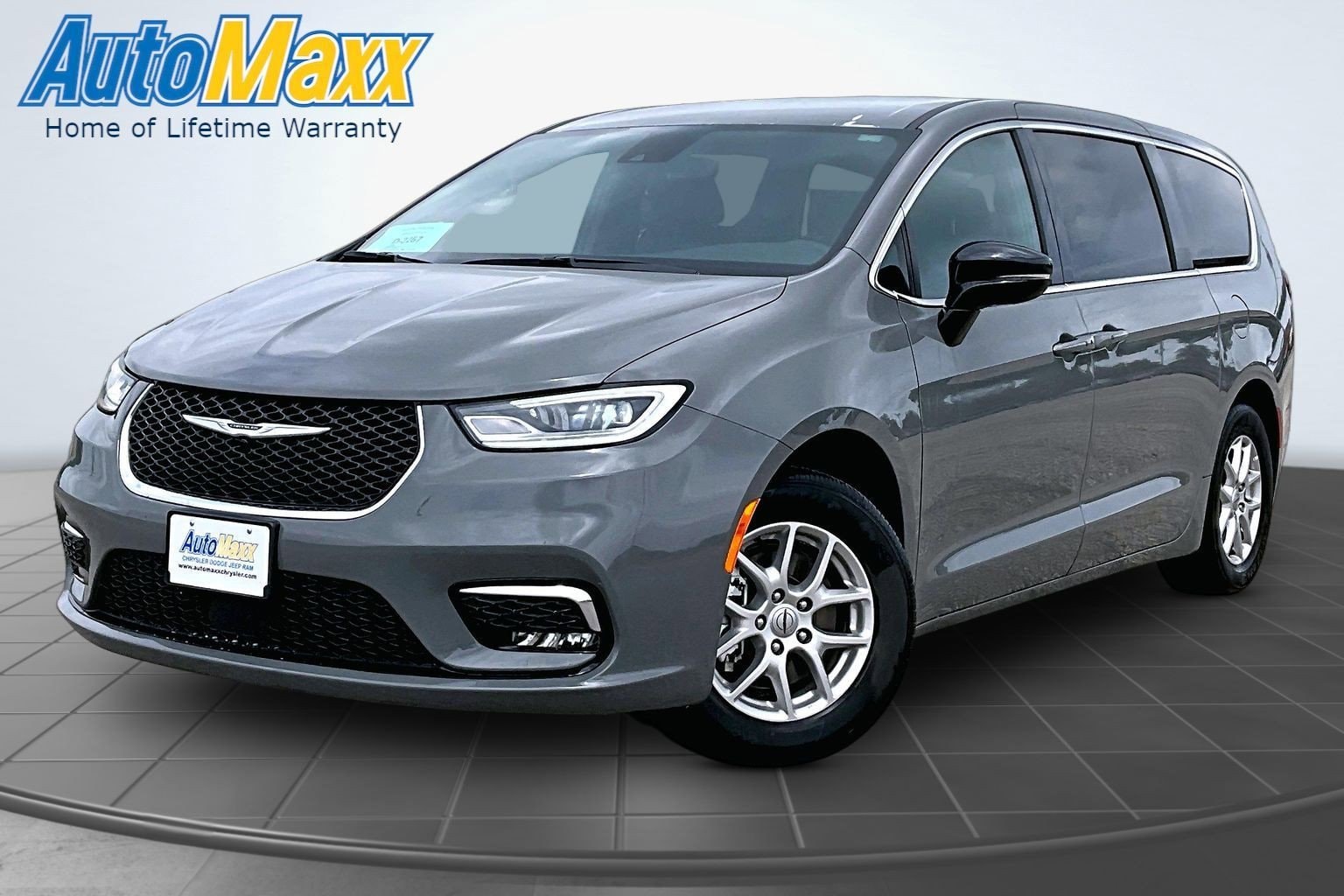 2025 Chrysler Pacifica Select's photo