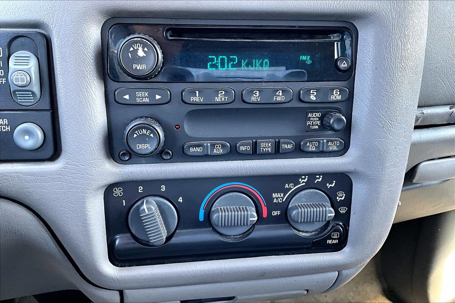 2004 Chevrolet Blazer LS - Photo 6