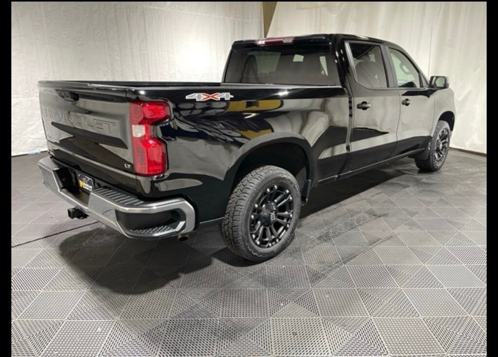 2023 Chevrolet Silverado 1500 LT photo 3
