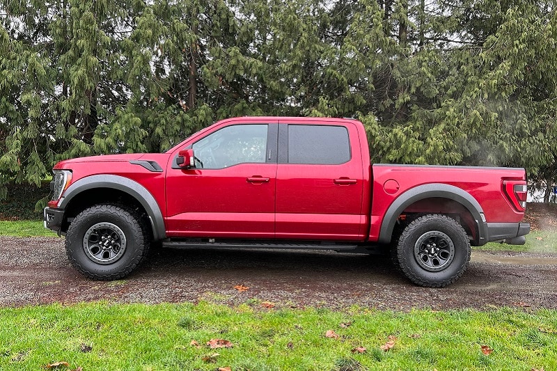Side view of the Ford F-150 Raptor