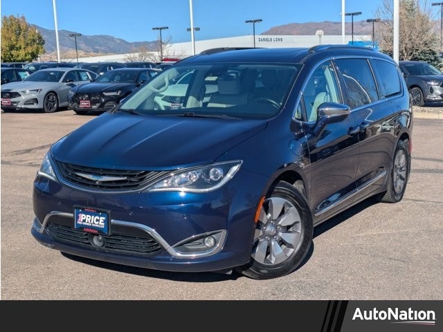 2019 Chrysler Pacifica Hybrid Limited's photo