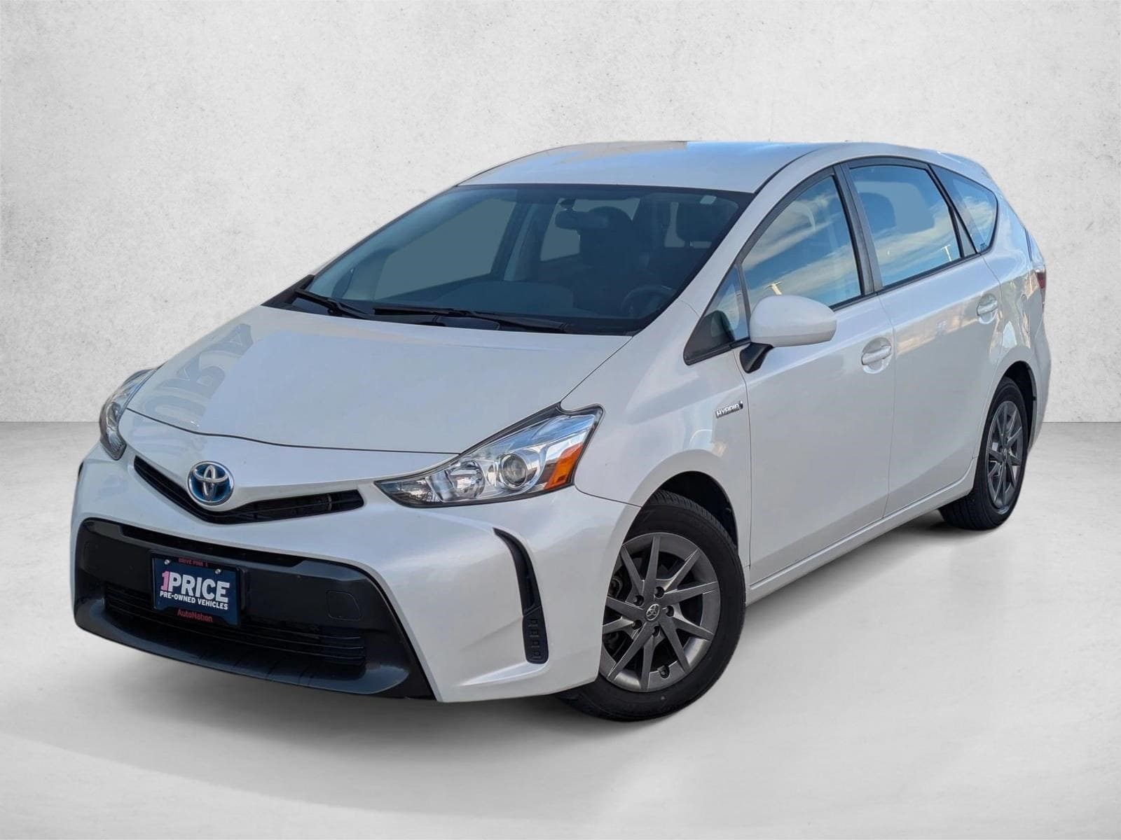 2017 Toyota Prius v Five's photo