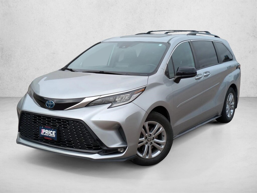 Used 2022 Toyota Sienna XSE Mini-van Passenger
