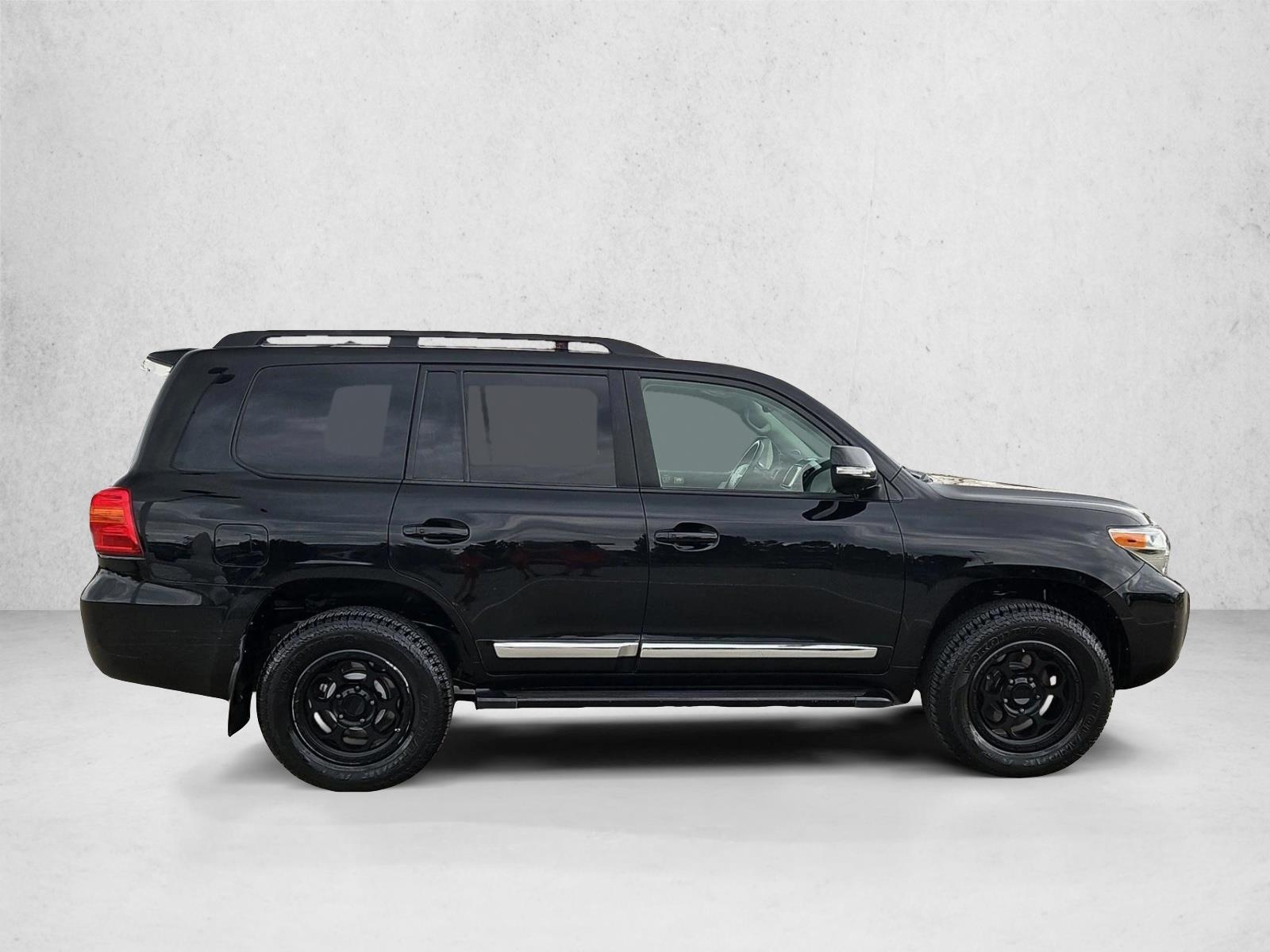 2015 Toyota Land Cruiser photo 4