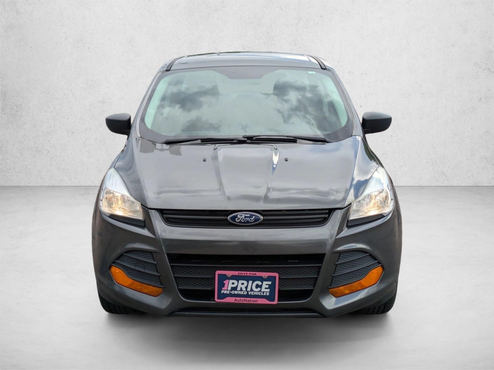 2015 Ford Escape S photo 2