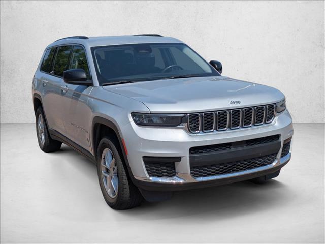 2023 Jeep Grand Cherokee Laredo photo 3