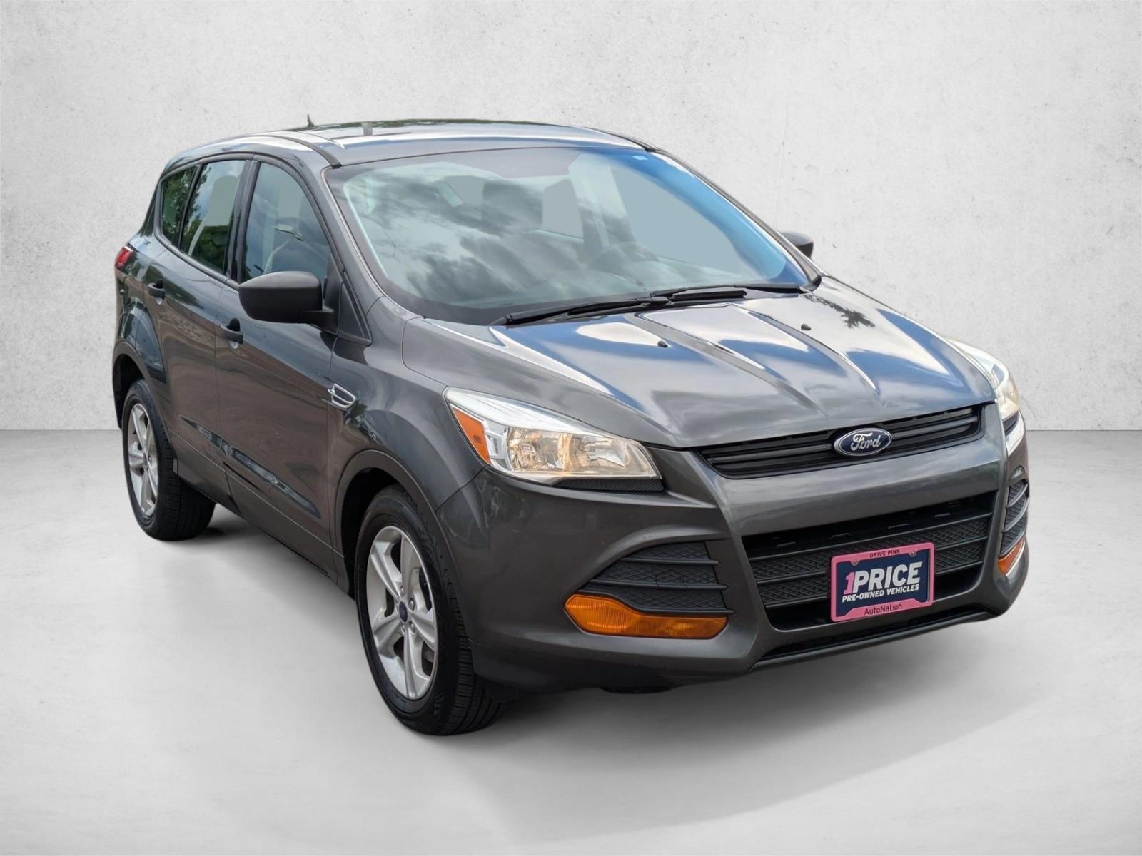2015 Ford Escape S photo 3