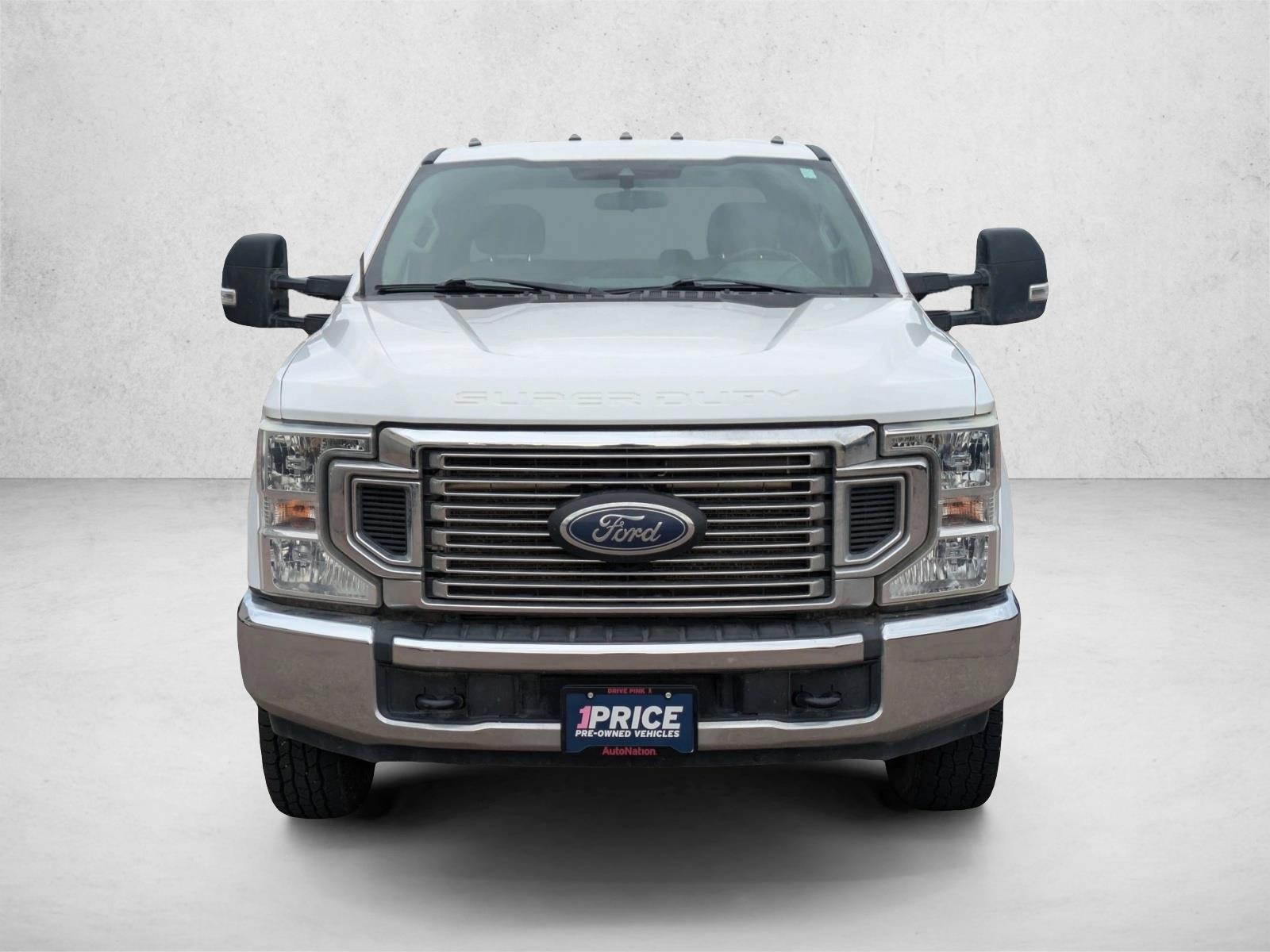 2022 Ford F-350 XLT photo 2